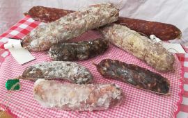 Selezione di salami crudi